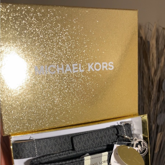 ✨Michael Kors Belt Bag (crossbody / waist bag) Brand NEW with Gift Box ✨ - Picture 2 of 7